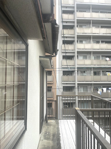 青崎2丁目　一戸建てのバルコニー|東側に陽当たりや風通しのよい物干し場もあります。