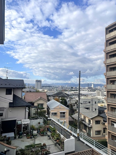 青崎2丁目　一戸建ての展望|マツダ本社・広島工場まで車で約8分ほどの近さ。広島市内の眺望がある立地です。