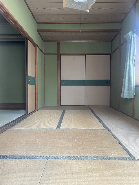 青崎2丁目　一戸建ての和室|1階北側の和室約7.5帖です。押入が備わっています。