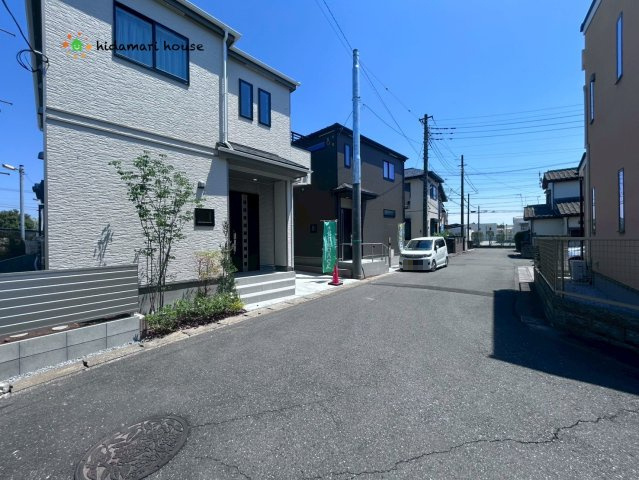 上尾市平塚　第1　新築戸建　ハートフル01の前面道路含む現地写真
