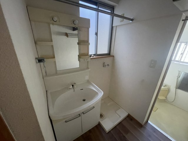 南花長町一戸建の洗面所