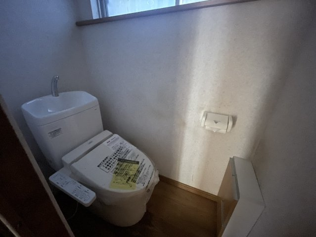 南花長町一戸建のトイレ