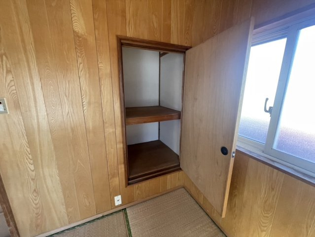 南花長町一戸建の収納