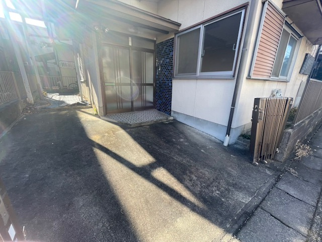 南花長町一戸建の駐車場