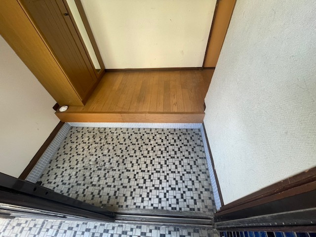 南花長町一戸建の玄関