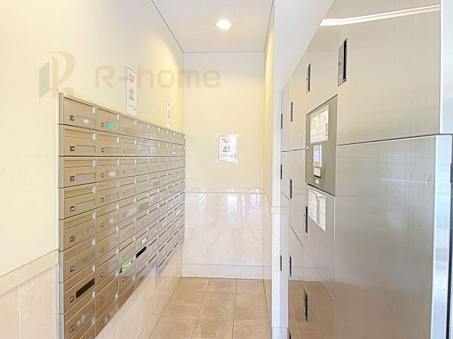 レヴィールひたち野フロントステージ　中古マンションのその他共用部分|集合ポスト＆宅配ボックスで荷物を受け取り！共働き家庭も嬉しい設備♪