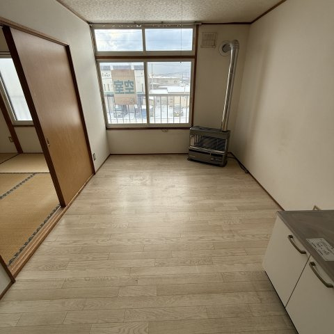 梅本ハイツの居間・リビング