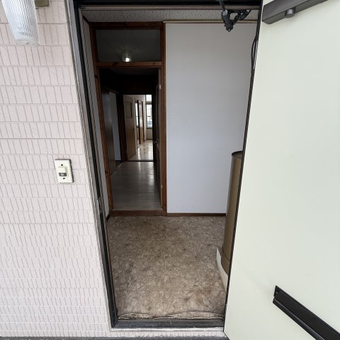 梅本ハイツの玄関