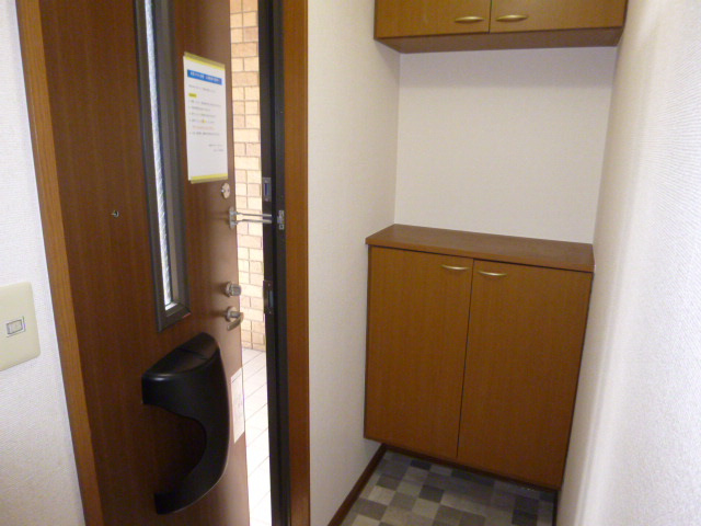 倉敷市連島中央１丁目のアパートの玄関