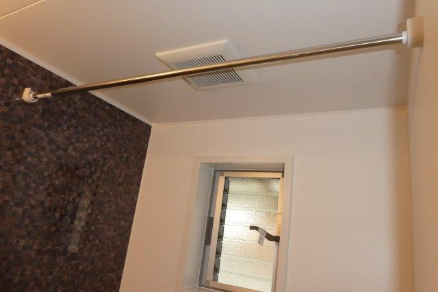 倉敷市中島の一戸建ての浴室|浴室窓・換気扇