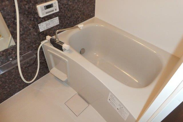 倉敷市中島の一戸建ての浴室|追い焚き完備