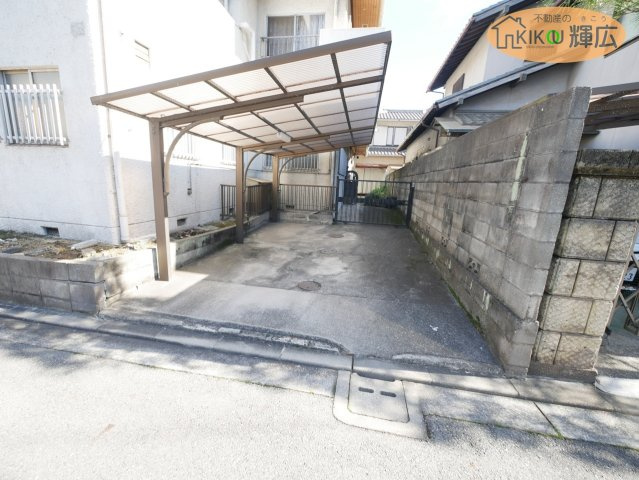 姫路市飾磨区須加　中古戸建の駐車場
