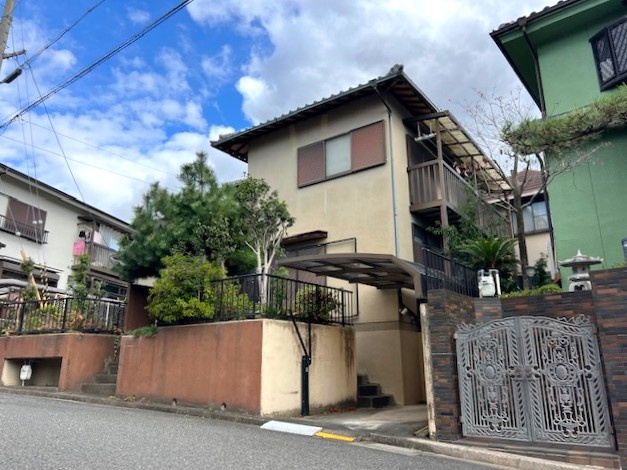 ◆建築条件無し売土地◆敷地５１.５２坪◆間口広めの１１.１ｍ◆前道幅員６.５ｍ◆八幡市橋本新石の外観|現地(２０２４年１２月撮影)
現況：古家有り