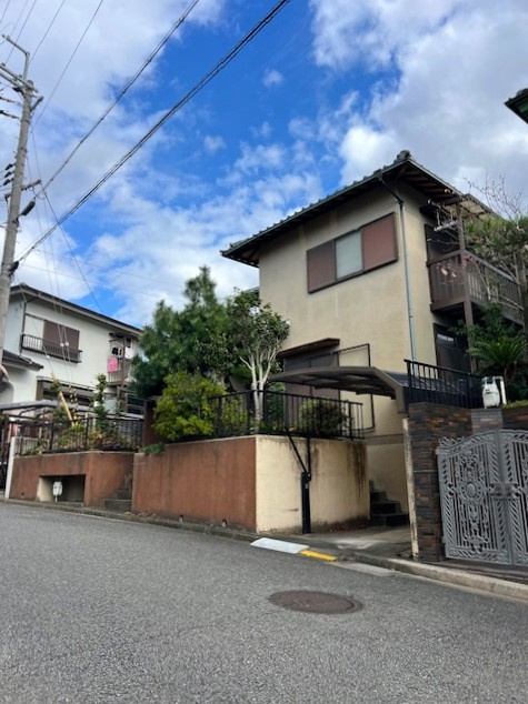 ◆建築条件無し売土地◆敷地５１.５２坪◆間口広めの１１.１ｍ◆前道幅員６.５ｍ◆八幡市橋本新石の外観|現地(２０２４年１２月撮影)
現況：古家有り