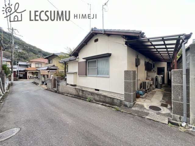 姫路市勝原区勝山町/中古戸建の前面道路含む現地写真