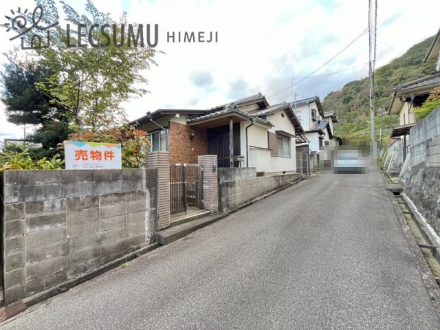 姫路市勝原区勝山町/中古戸建の前面道路含む現地写真