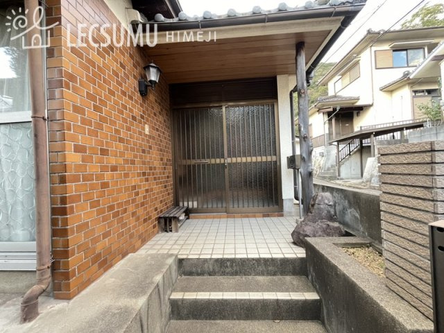 姫路市勝原区勝山町/中古戸建の玄関