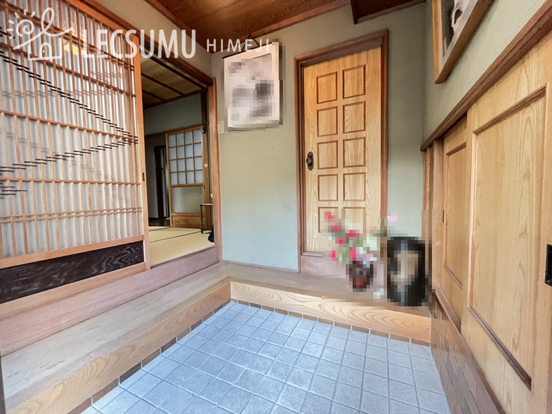 姫路市勝原区勝山町/中古戸建の玄関