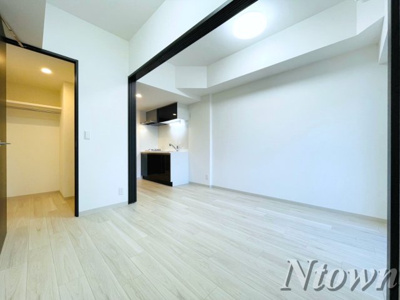 【居間・リビング】 | エステムコート名古屋新栄Ⅳネスト | こちらの居間で趣味の時間をお楽しみください