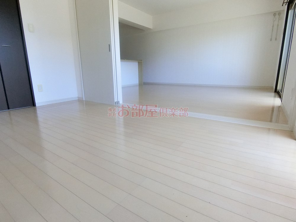 ブランシュールの洋室|リビング横の洋室は段差も無く、使いやすいですね