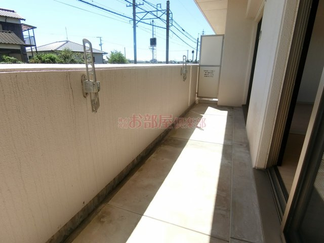 ブランシュールのバルコニー|外からの目が気にならないバルコニーで洗濯物が干せます