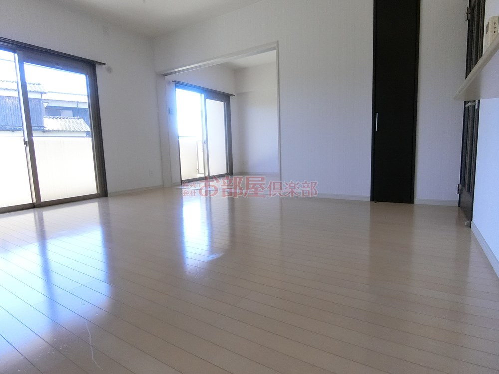 ブランシュールの居間・リビング|こちらのリビングで趣味の時間をお楽しみください