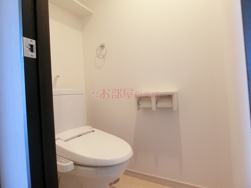 ブランシュールのトイレ|清潔感のあるトイレ、温水洗浄便座付きです