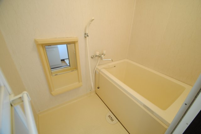 上津コーポD棟の浴室|※別号室のお部屋になります。