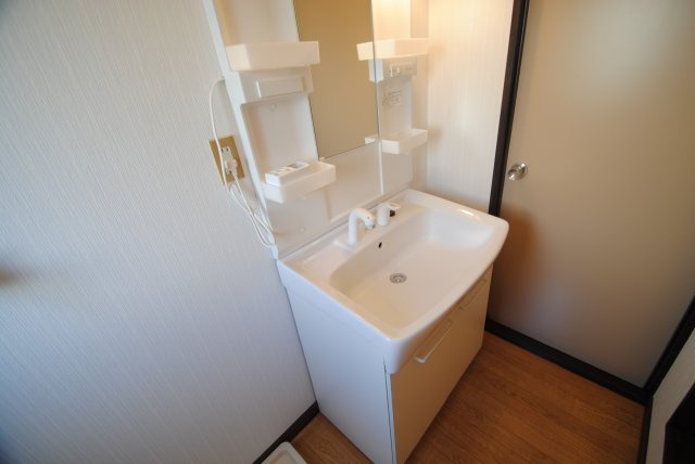 上津コーポD棟の独立洗面台|※別号室のお部屋になります。