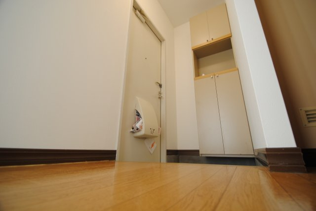 上津コーポD棟の玄関|※別号室のお部屋になります。
