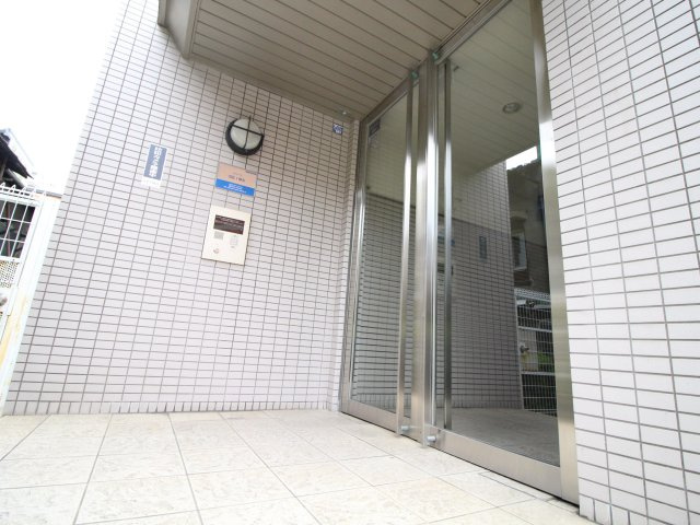 エミネンスタカハシのエントランス|落ち着いたエントランスです