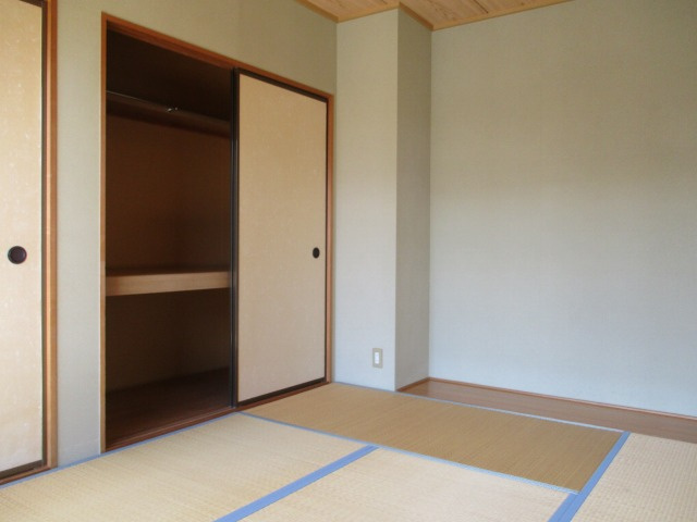 グリーンタウン津留崎の和室