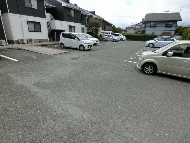 グリーンタウン津留崎の駐車場
