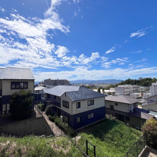 【展望】 | 前方に遮るものがないバルコニーからの見晴らしは抜群です！毎日大きな青空を眺めることができます♪