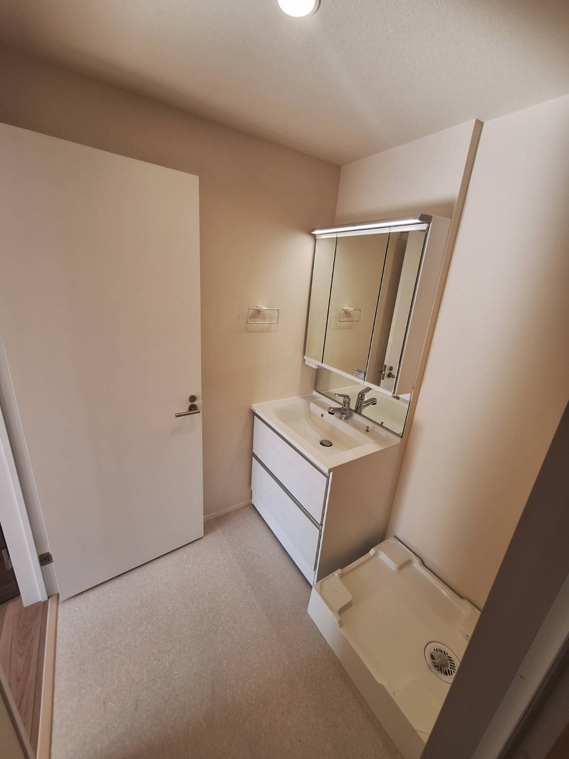 Ｍａｉｓｏｎ　ｄｅ　Ｔｒｉｎｉｔｙ　Ｎの独立洗面台