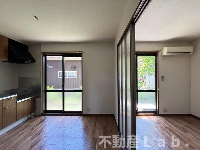 メゾン・ソレイユ　B棟の居間・リビング