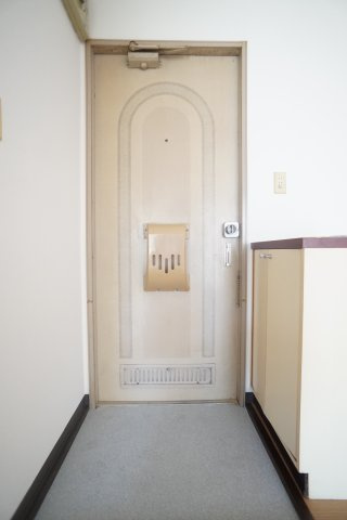 ハイツニューサウスの玄関|玄関にシュ－ズBOXあり♪