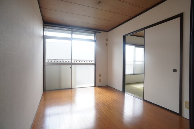 ハイツニューサウスの寝室|洋室6帖♪