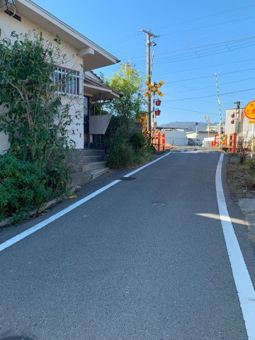 紀の川市打田中古戸建の前面道路含む現地写真