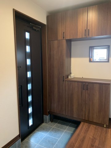 岩出市水栖　中古物件の玄関