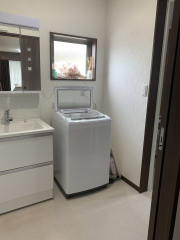 岩出市水栖　中古物件の独立洗面台