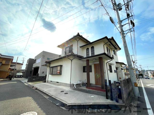 西長戸に住まう。家族の家。