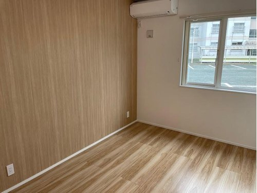 山形市飯塚平屋【建売住宅】の寝室|大きいベットを置いてもスペースの取れる寝室です。