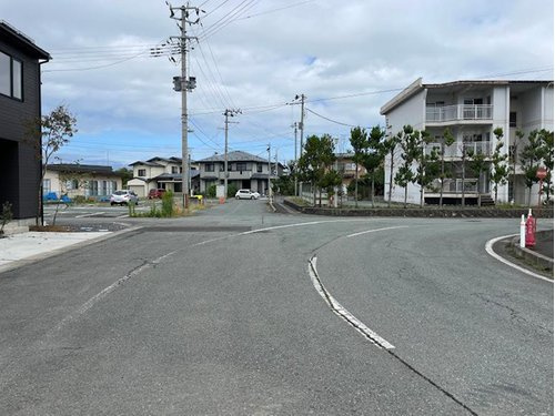 山形市飯塚【建売住宅】の前面道路含む現地写真|前面道路になります。