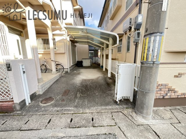 姫路市網干区垣内南町/中古戸建の駐車場