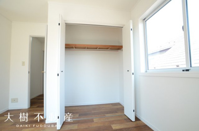 【洋室】 | 座間市緑ケ丘２丁目　中古戸建て【仲介手数料無料】 | 2階　洋室1（10.0帖）クローゼット