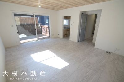 【居間・リビング】 | 座間市緑ケ丘２丁目　中古戸建て【仲介手数料無料】 | 【仲介手数料無料でご紹介可能です】大樹不動産