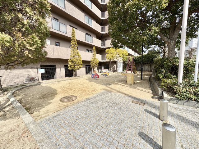 アルファステイツ朝霧丘の中庭