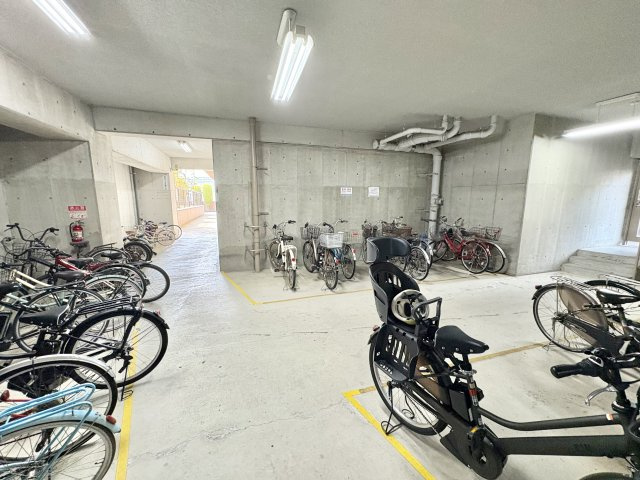 アルファステイツ朝霧丘の駐車場