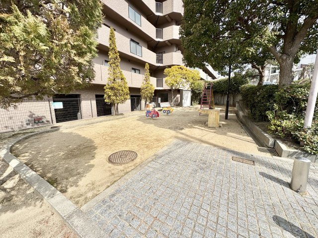 アルファステイツ朝霧丘の中庭